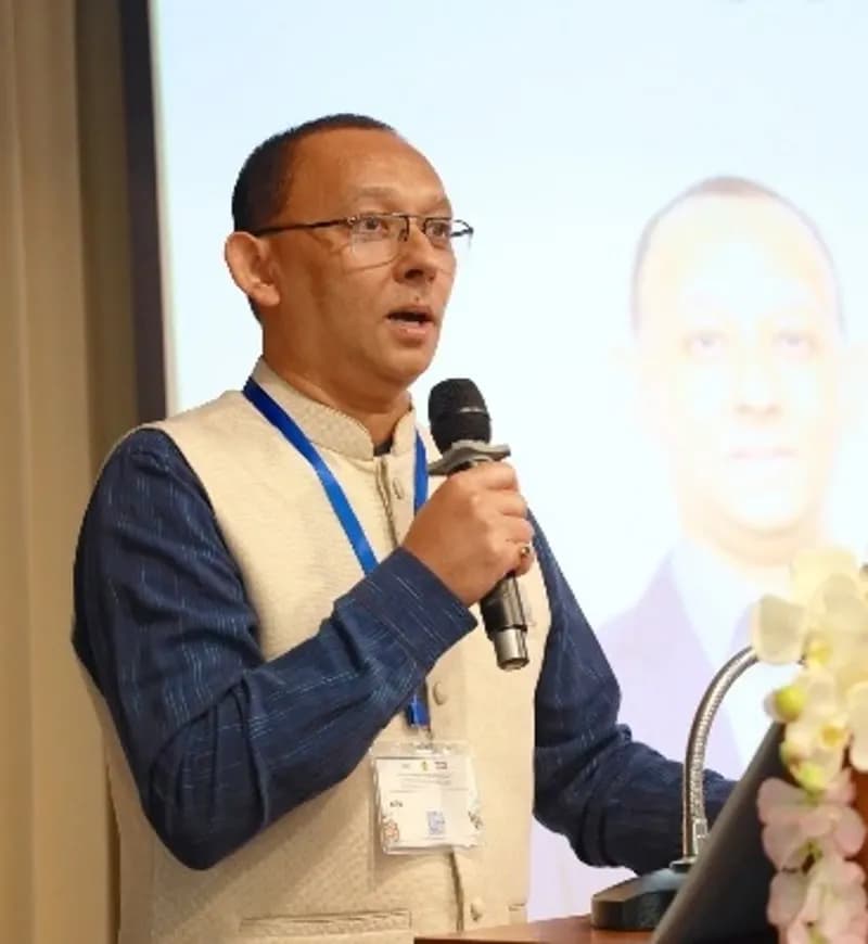 A speaker addressing the Chiang Rai CBDRM workshop
