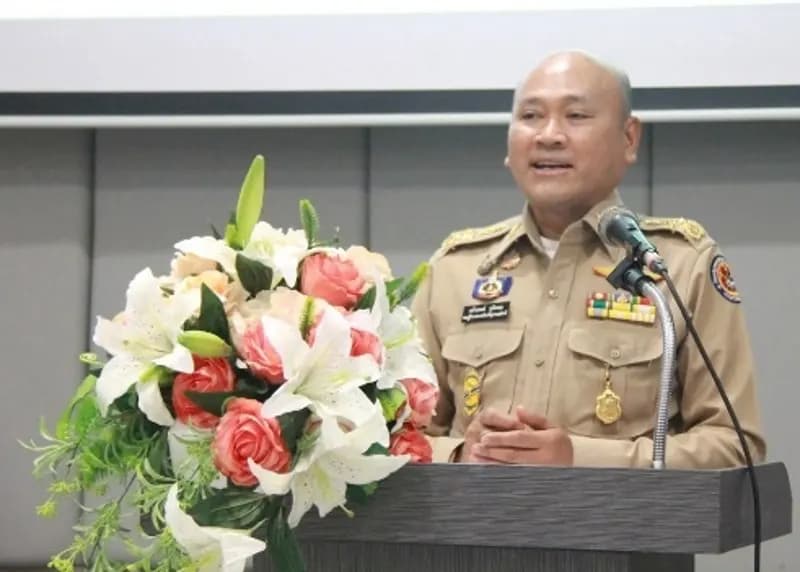 A provincial official speaking at the Surat Thani CBDRM workshop