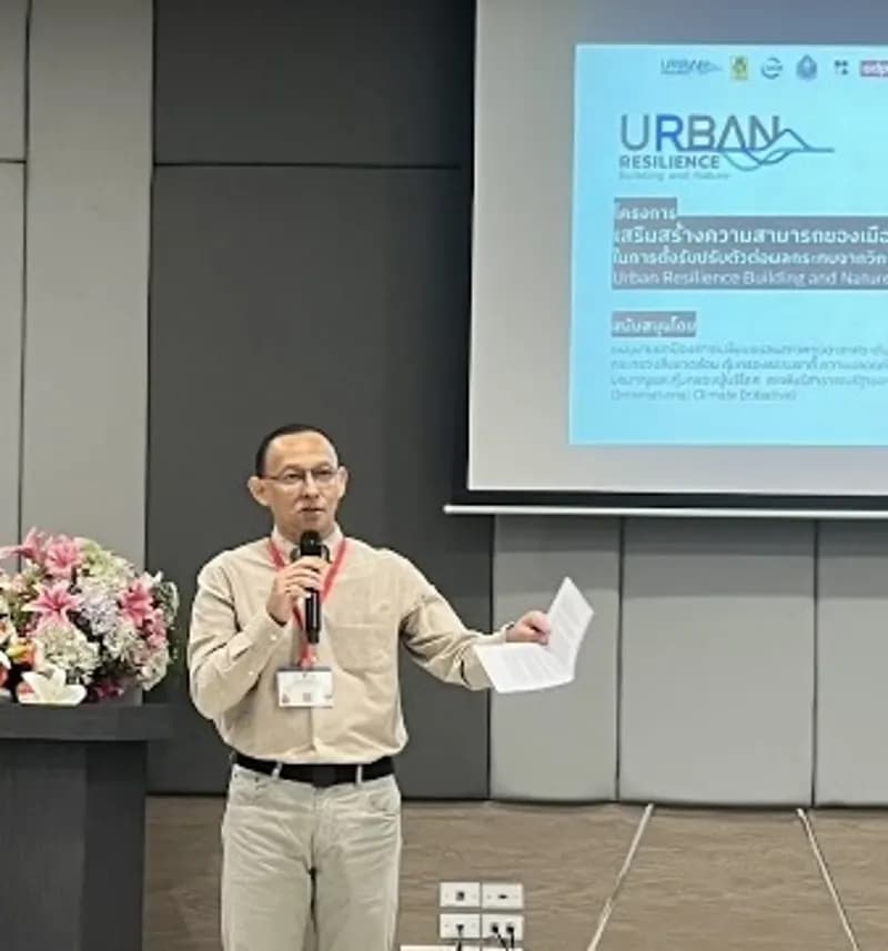 A project speaker presenting the URBAN Resilience project in Surat Thani